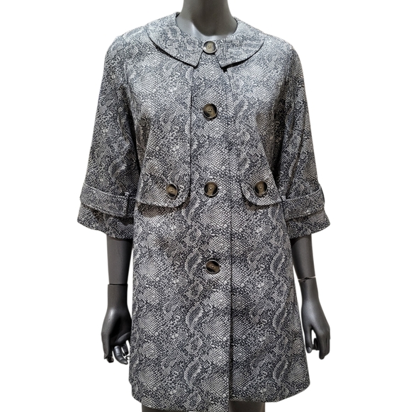 177. CAbi Camille #3134 Snakeskin Patterned Gray Cape Coat - Size Small - Picture 2 of 8